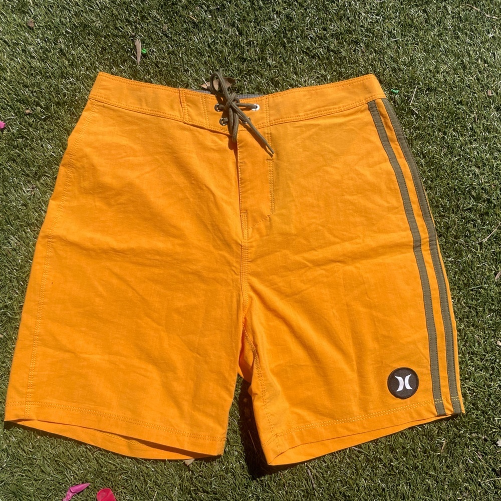 PHANTOM™ NATURALS TAILGATE BOARDSHORTS 18" NWOT